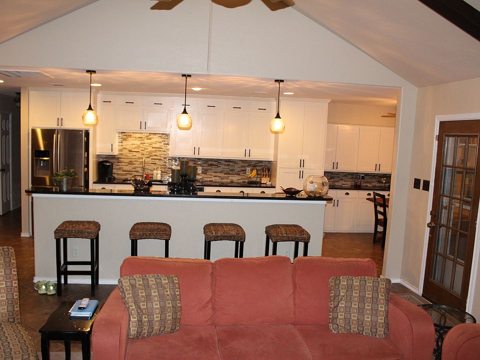 1st image of 301 Merriman Dr