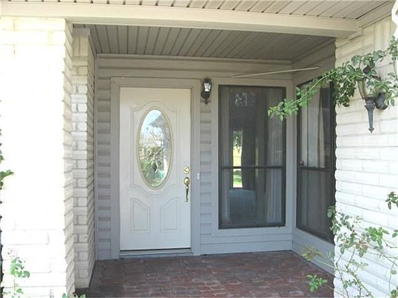 2nd image of 2702 Kingsbrook Ln