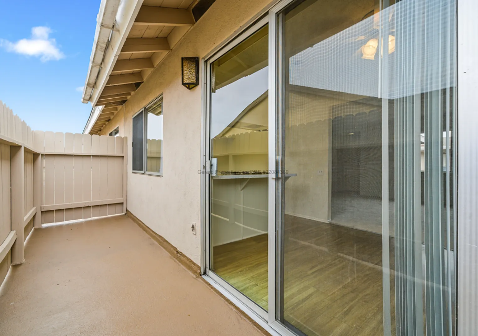 Spacious, Great Location, Balcony, Private Garage — Photo 4