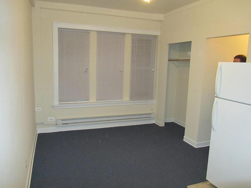 2nd image of 4735 N Malden St APT 114