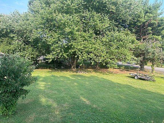 4th image of 400 Barksdale Dr