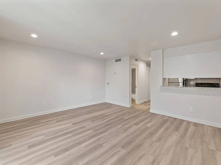 City Scene Apartments — Photo 18
