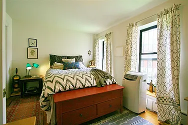 Rented by R New York