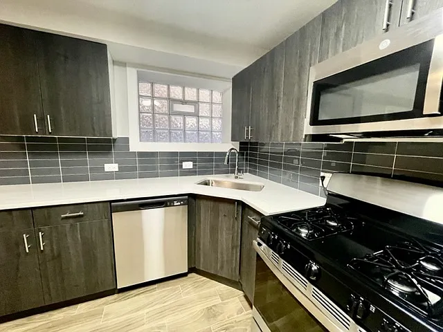 4450 N Winchester Ave #G — Photo 5