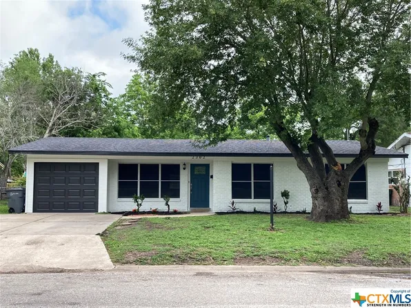 2302 E Poplar Ave, Victoria, TX 77901