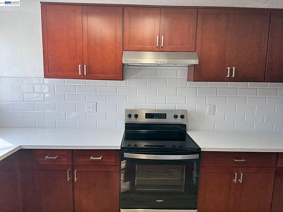 3rd image of 2116 Mount Vernon Dr APT C