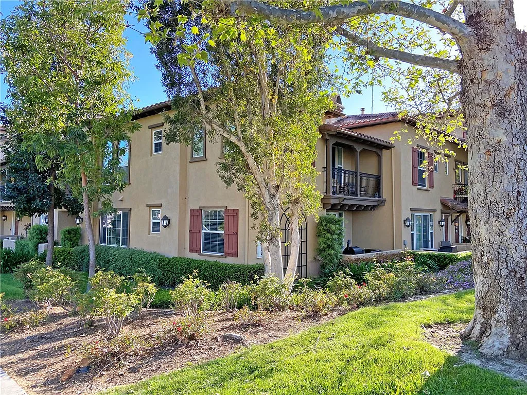 2 bed, 1102 sqft, $3,500 — Photo 1
