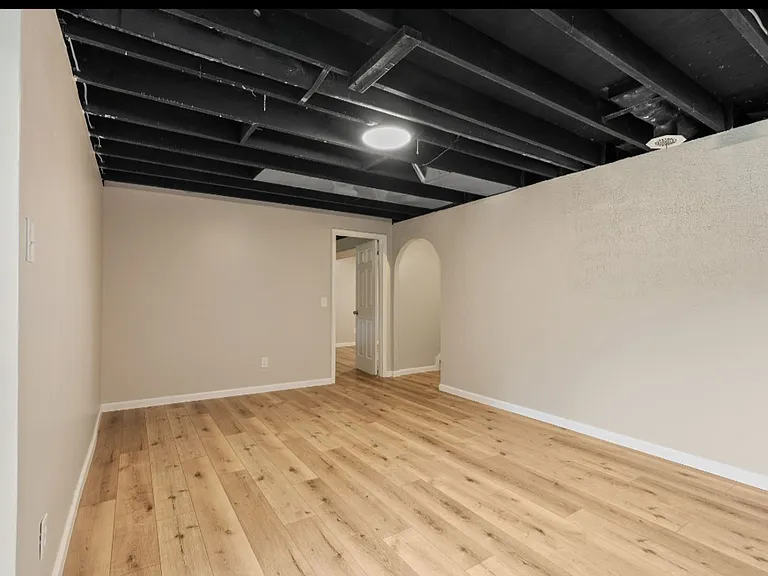2420 Breezy Point Ln — Photo 24