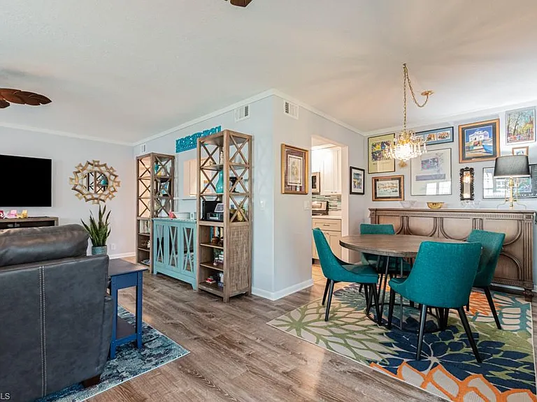2132 Tama Cir #102 — Photo 9