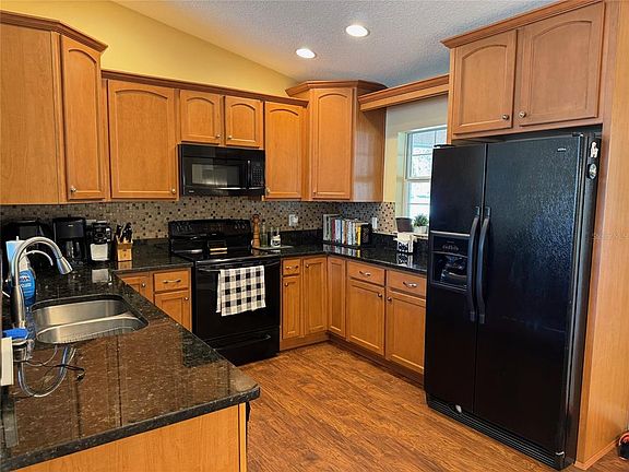 4th image of 426 Spring Ln