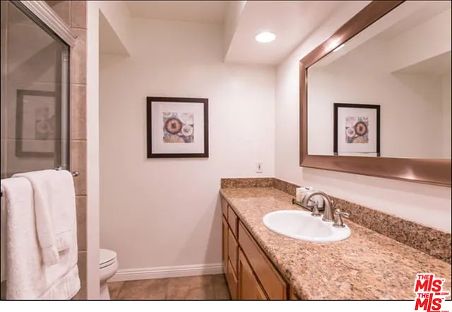 7560 Hollywood Blvd #109 — Photo 36