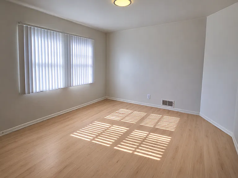 605 Kelton Ave — Photo 54