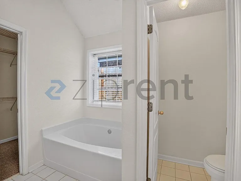 2882 Newtons Crest Cir — Photo 27
