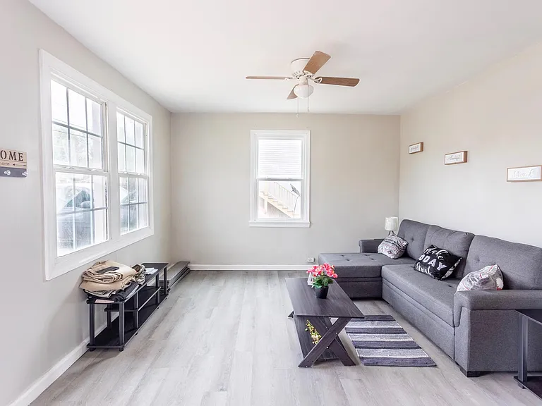 612 W Buena Vista Ave — Photo 2