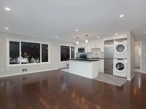 3rd image of 1020 5th Ave N APT 19