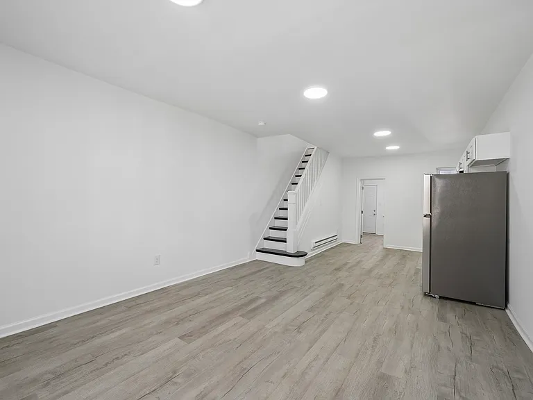 2212 Sears St — Photo 2