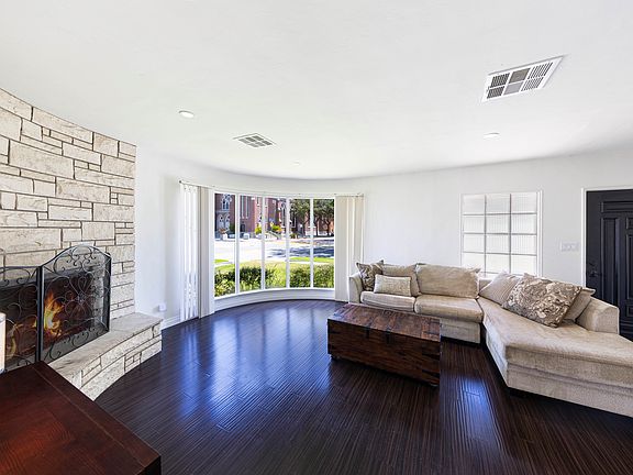 4th image of 206 S Center St