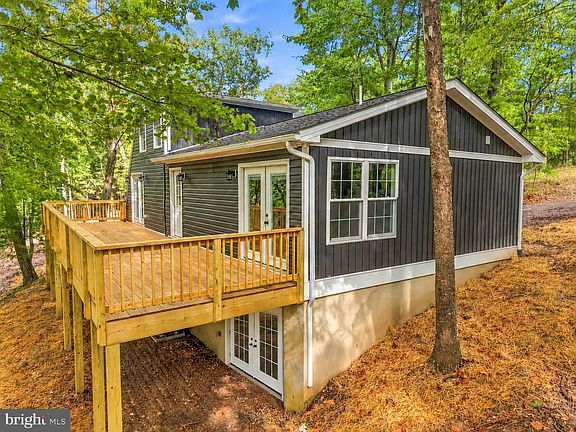4th image of 404 N Maple Rd