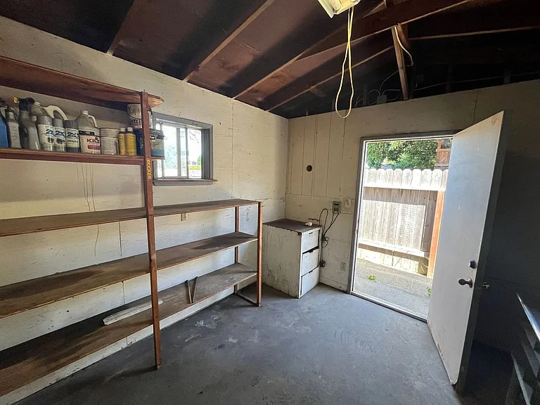 215 S D St — Photo 24