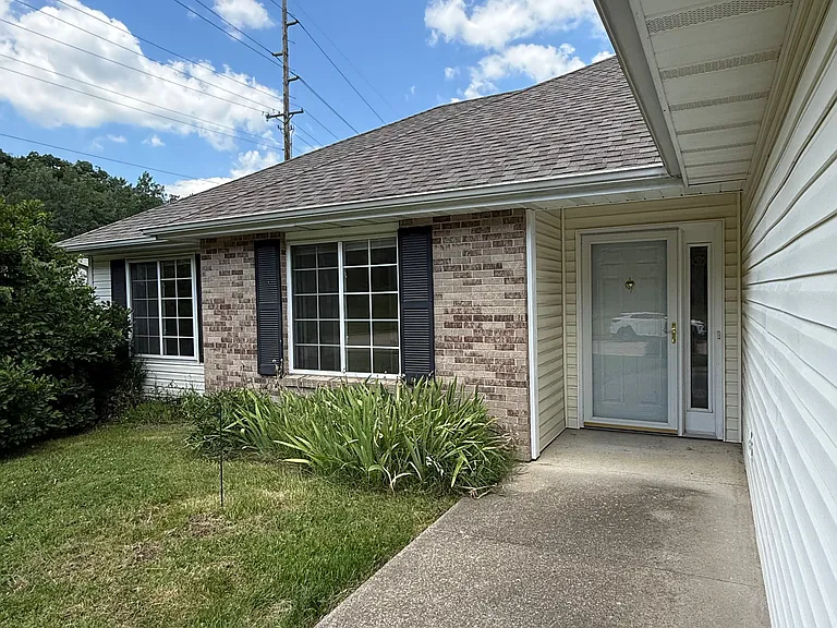 701 Manhattan Dr — Photo 3