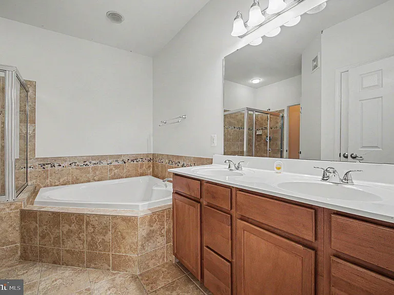 15131 Leicestershire St — Photo 14