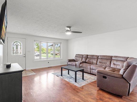 4th image of 3930 Beechwood Dr
