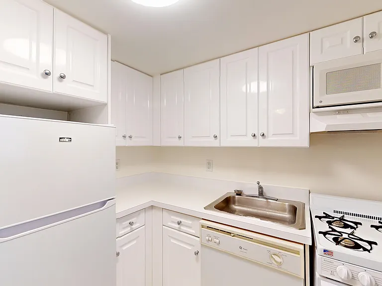 1 Astor Pl #10H — Photo 6