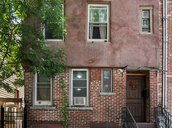 464 East New York Avenue image 1 of 5