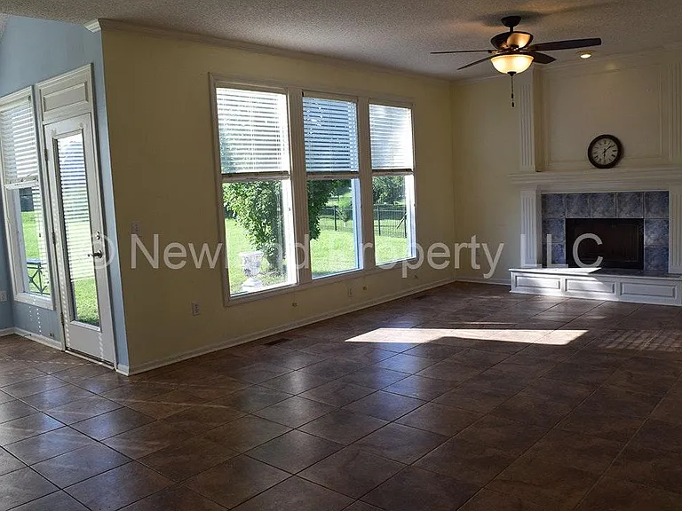 14306 S Summit Ct — Photo 14