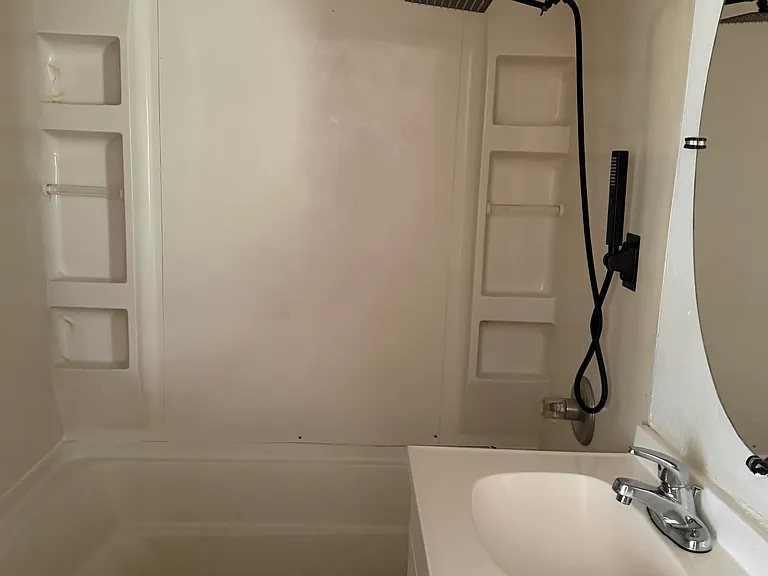 636 Lee St — Photo 1