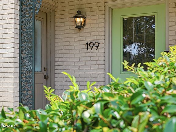 4th image of 199 N Southlawn Dr