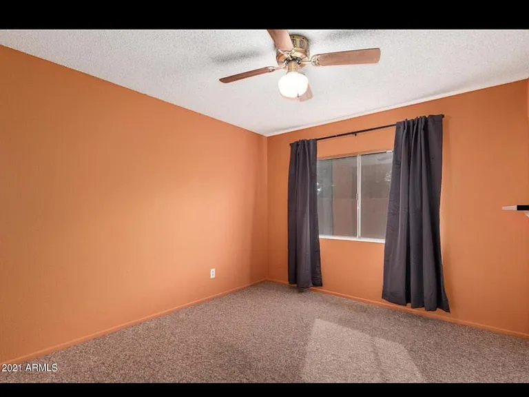 2432 W Dailey St — Photo 18