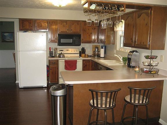 3rd image of 5101 Strathaven Dr