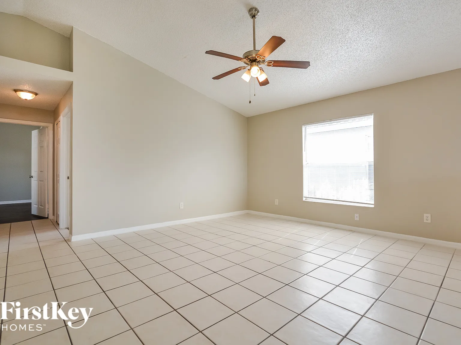 3 bed, 2.0 bath, 1300 sqft, $1,955 — Photo 2