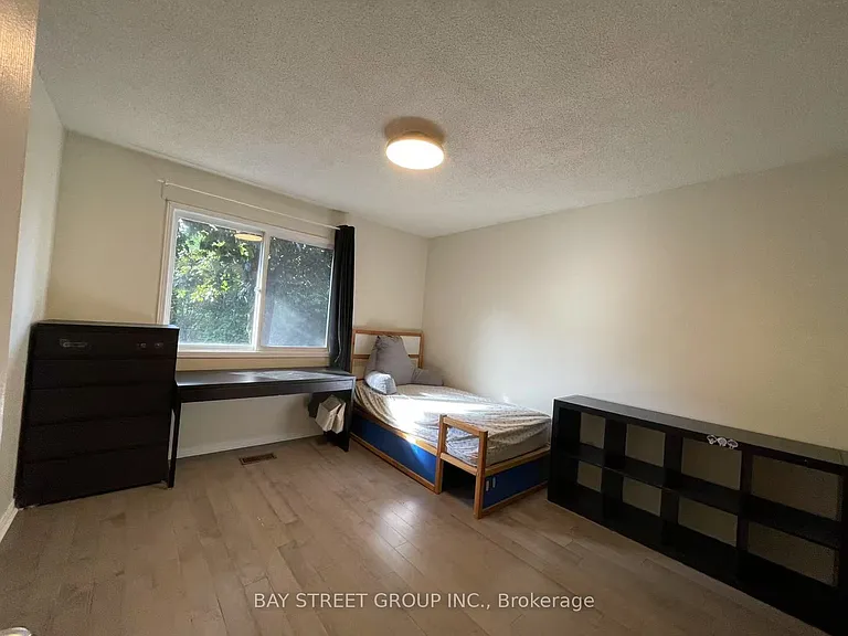 2589 Addingham Cres — Photo 12