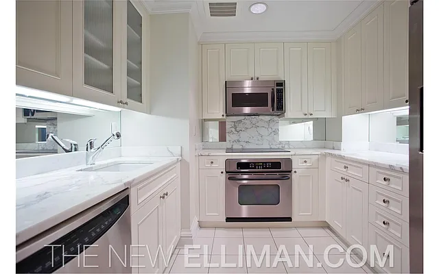 Rented by Douglas Elliman | media 14
