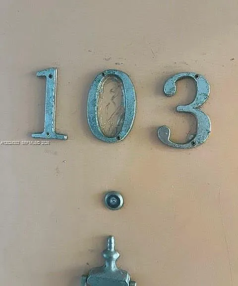 666 W 81st St #103 — Photo 9