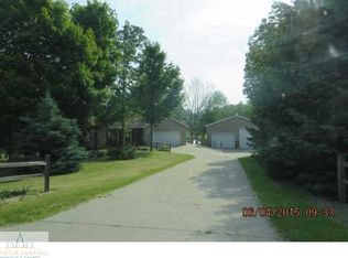 9625 Lakeside Dr, Perrinton, MI 48871