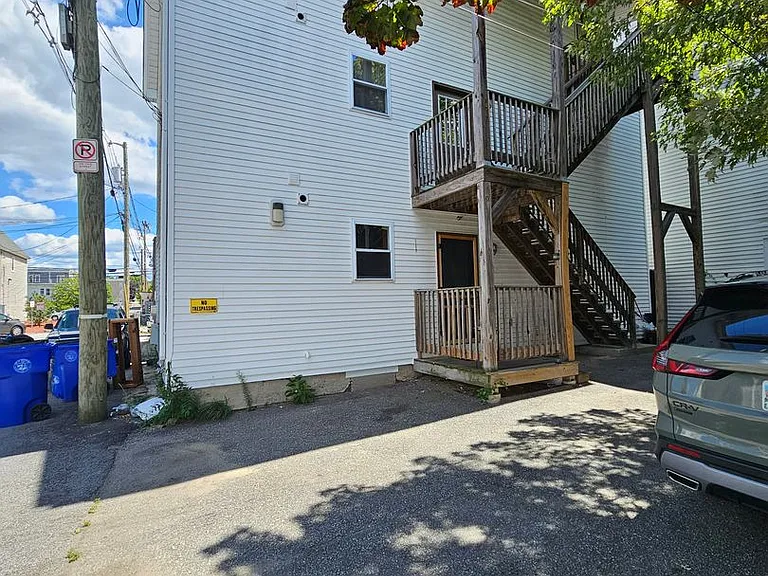 194-202 Auburn St — Photo 11