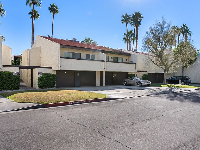 1472 S Camino Real — Photo 2