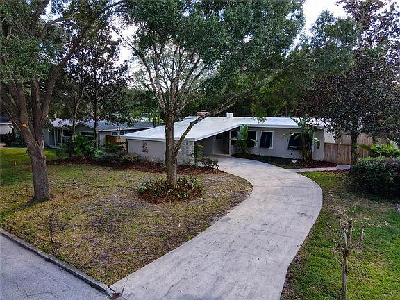 3rd image of 2320 Hickory Ln