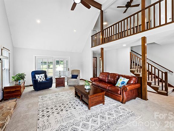 5th image of 107 Friendfield Dr