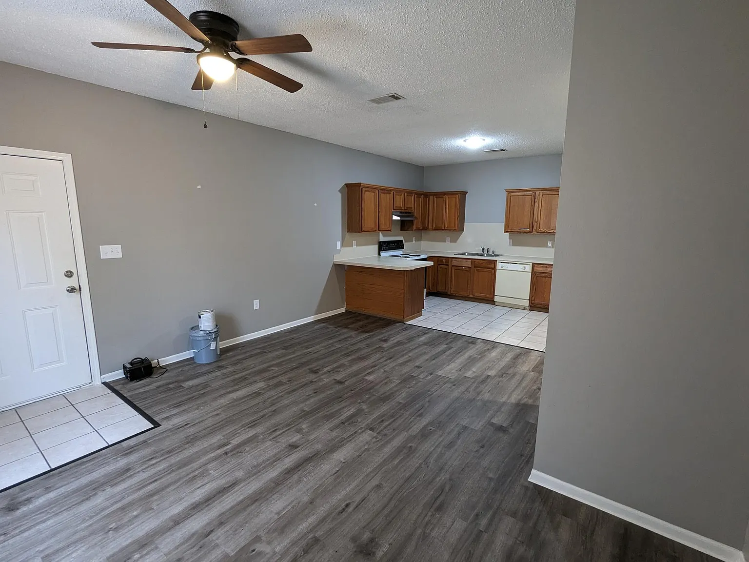 2 bed, 950 sqft, $875 — Photo 2