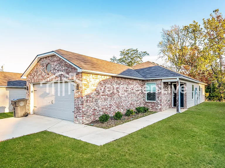 175 Highland View Dr — Photo 1