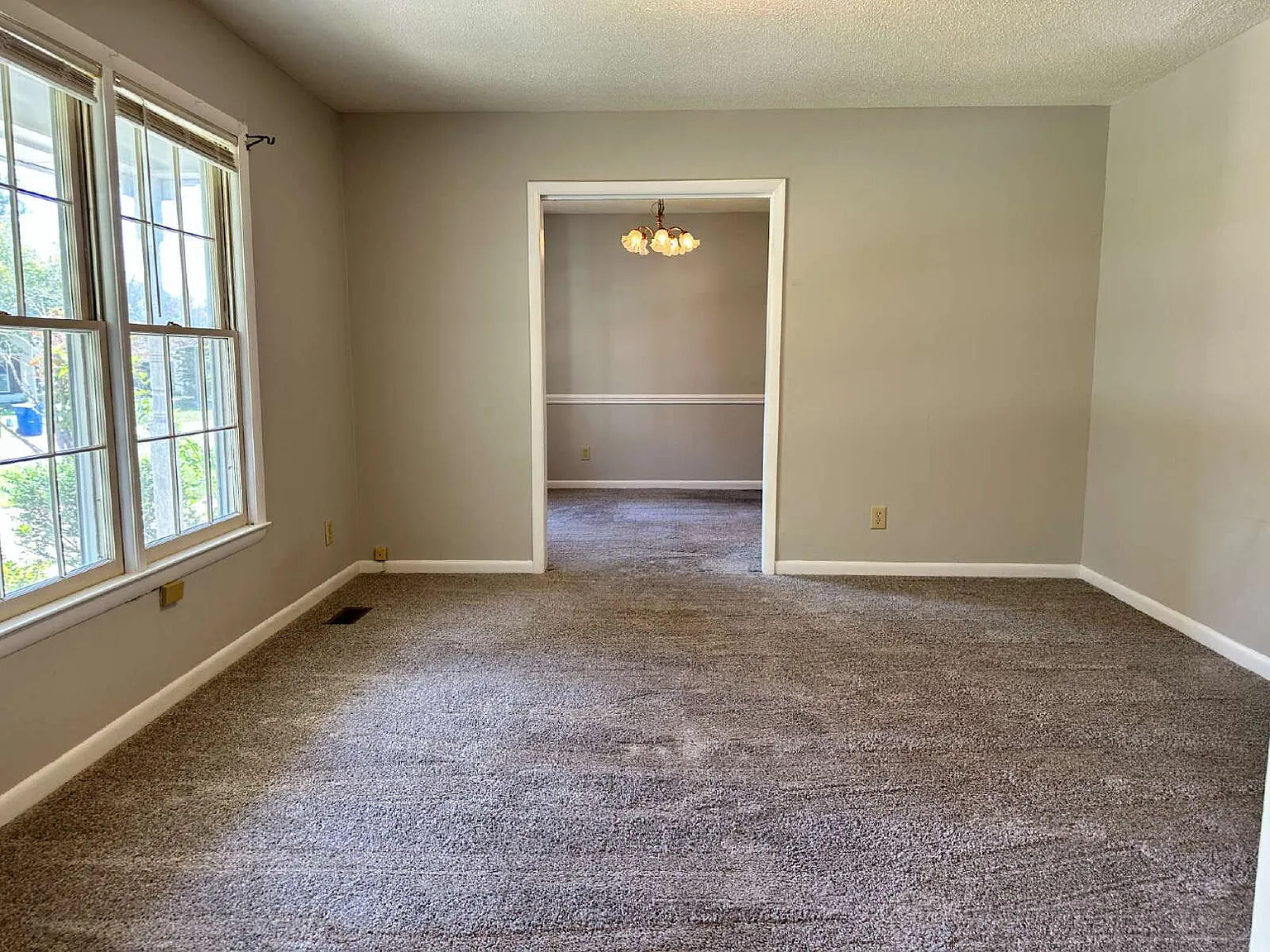 3 bed, 2.0 bath, 1636 sqft, $1,500 — Photo 4
