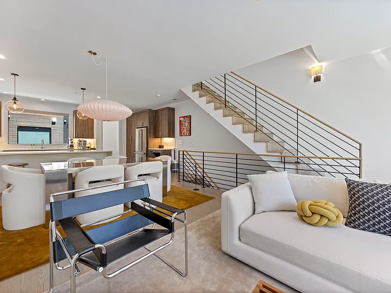 2457 Walnut St — Photo 3