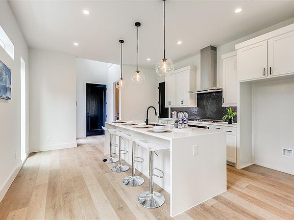 4th image of 625 Parkview Ave