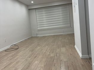 1867 Sandgate Cres, Mississauga, ON L5J2E7
