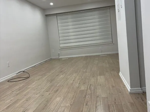 1867 Sandgate Cres, Mississauga, ON L5J 2E7