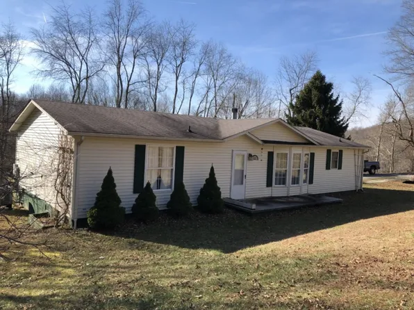 105 Hilltop Dr, Saltville, VA 24370